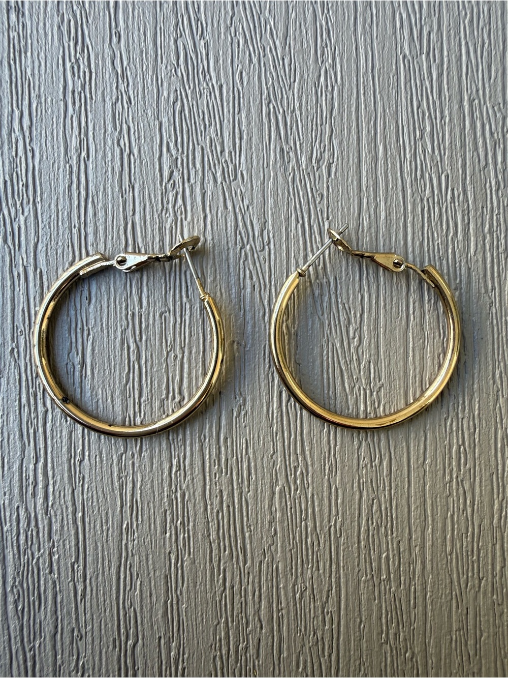 Gold Tone Hoop Earrings 1” Classic Everyday Hoops